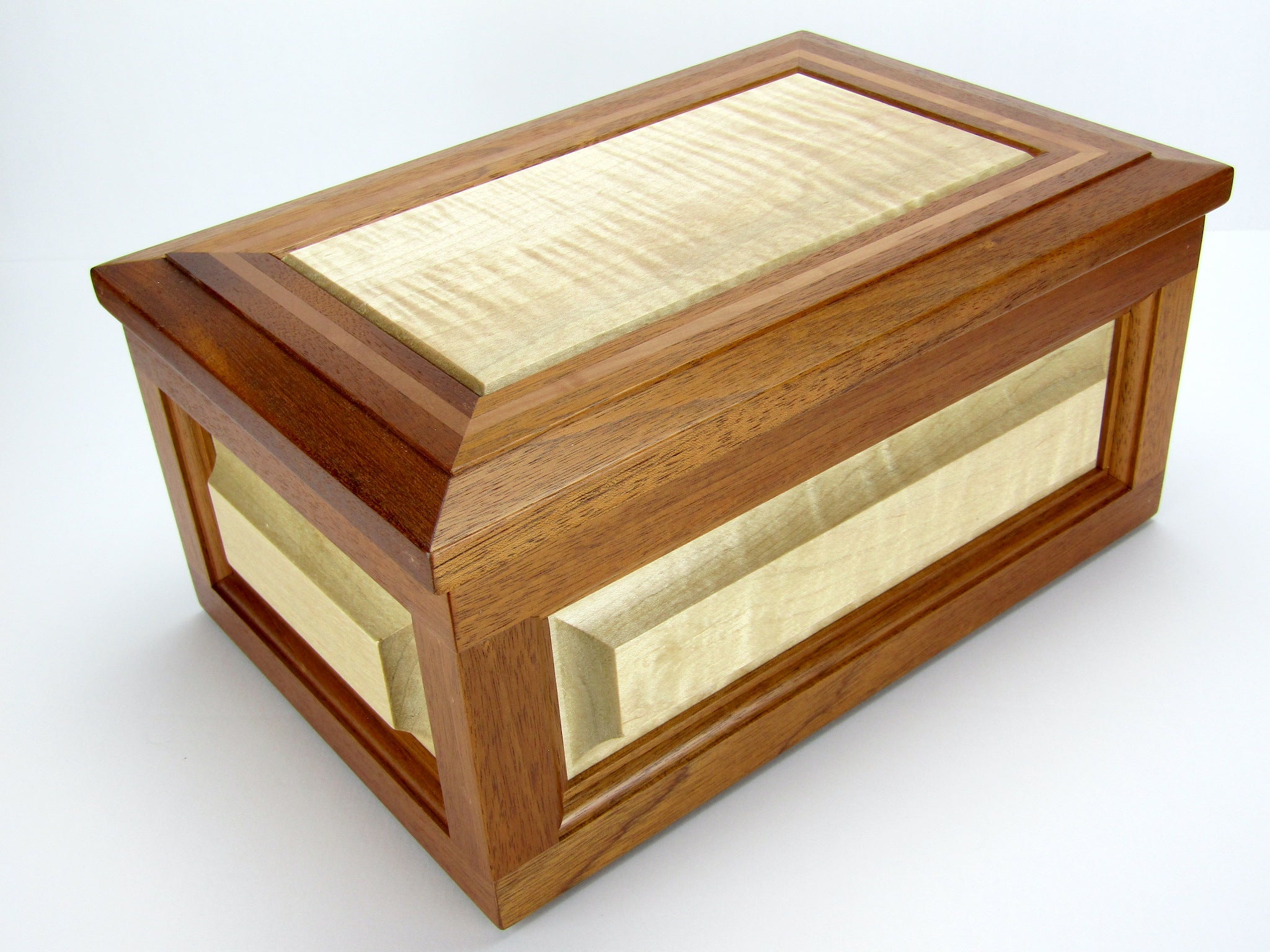 Selling Handmade Wooden Keepsake Box (Maple)