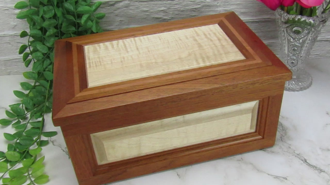 Maple and Mahogany Longhorn store Box